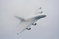 A380 sous la pluie, dans les nuages