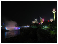 Les Chutes du Niagara vues de nuit