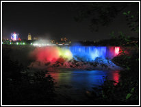 Les Chutes du Niagara vues de nuit