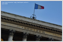 Drapeau sur le Palais Brongniart