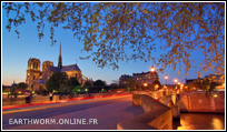 Notre Dame à la tombée de la nuit