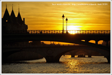 Coucher du soleil sur la seine à Paris 
