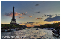 a Seine et la Tour Eiffel au coucher du soleil