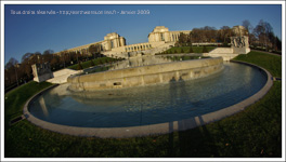 bassins du Trocadéro avec l'eau gelée en hiver