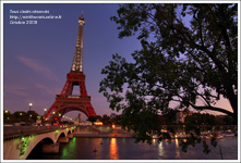 tour eiffel rouge et blanche turquie