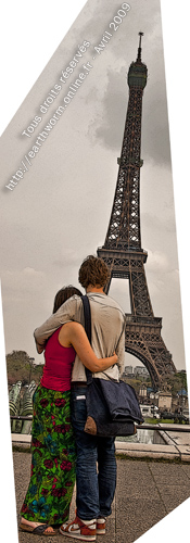 lovers in Paris - Eiffel Tower